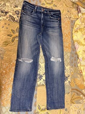 Maurices Faded Blue Boyfriend Jeans with Knee Distressing NWOT